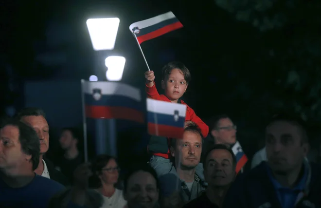 Na proslavi so plapolale številne zastave. FOTO: Blaž Samec/Delo