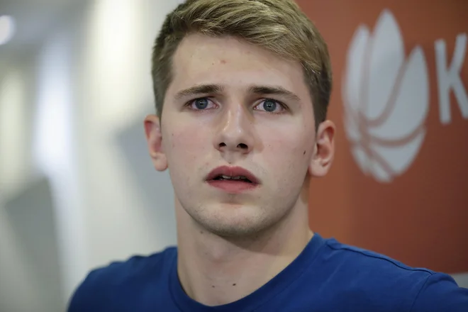 Kljub Lukovi veliki želji, da ponovno obleče dres slovenske reprezentance, bo KZS upoštevala želje moštva Dallas Mavericks. FOTO: Uroš Hočevar/Delo
