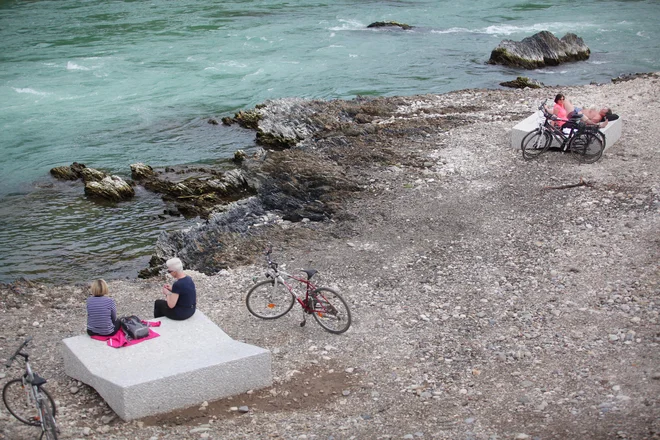 Plaža ob Savi v Črnučah bi se ob gradnji vse verige spremenila v jezero. Foto Mavric Pivk