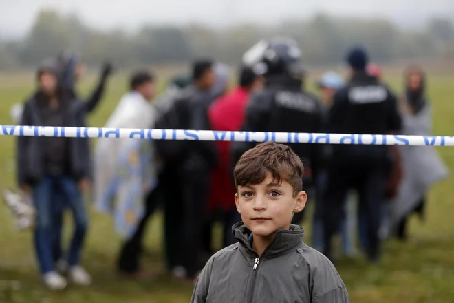 Znova se odpirajo določene begunske poti, pretok migrantov je večji. FOTO: Matej Družnik