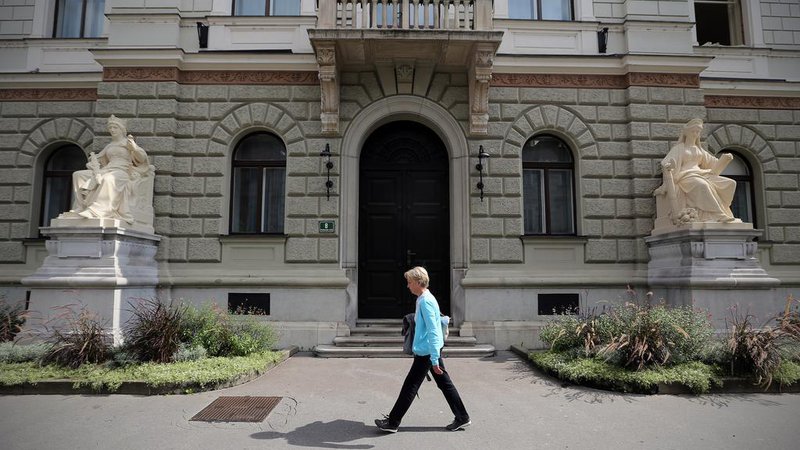 Fotografija: Stavba predsedniške palače je bila že v zasnovi namenjena predstavnikom državne oblasti. FOTO: Jože Suhadolnik/Delo