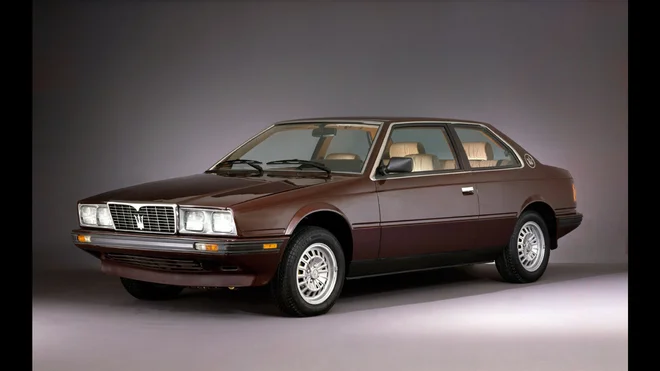 Maserati biturbo je zaznamoval svoj čas z živahnim motorjem, oblikovnim razkošjem in pečatom enega najslavnejših avtomobilskih imen. FOTO: Maserati