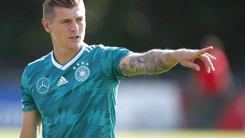 Fotografija: Toni Kroos je z golom Nemce obdržal na površju, a čaka jih še hud boj za osmino finala. FOTO Reuters