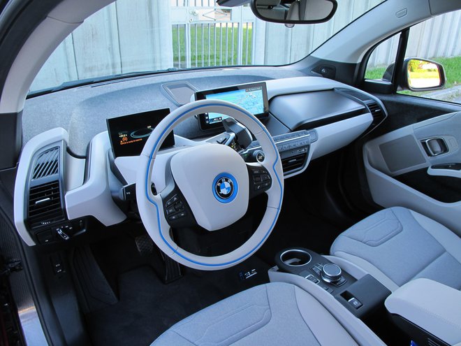 Voznikov delovni prostor je inovativen in sledi visokim ergonomskim standardom. FOTO: Blaž Kondža