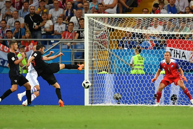 Milan Badelj je najprej zadel prečko, nato še mrežo. Foto Pascal Guyot/AFP