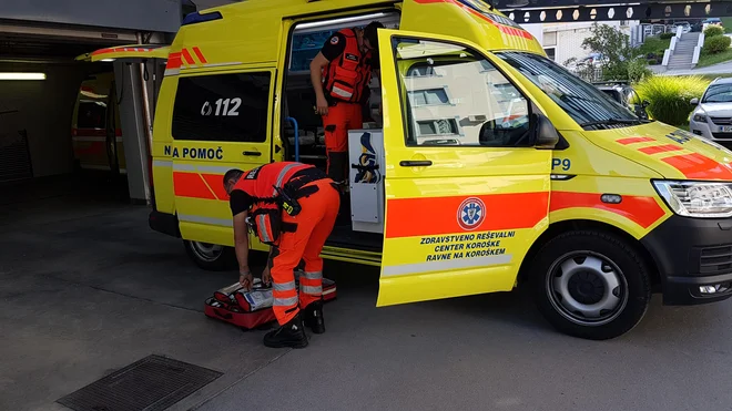 Nov je le reanimobil (na fotografiji), vozila za nenujne medicinske vožnje pa so kupili rabljena. FOTO: Arhiv ZRCK