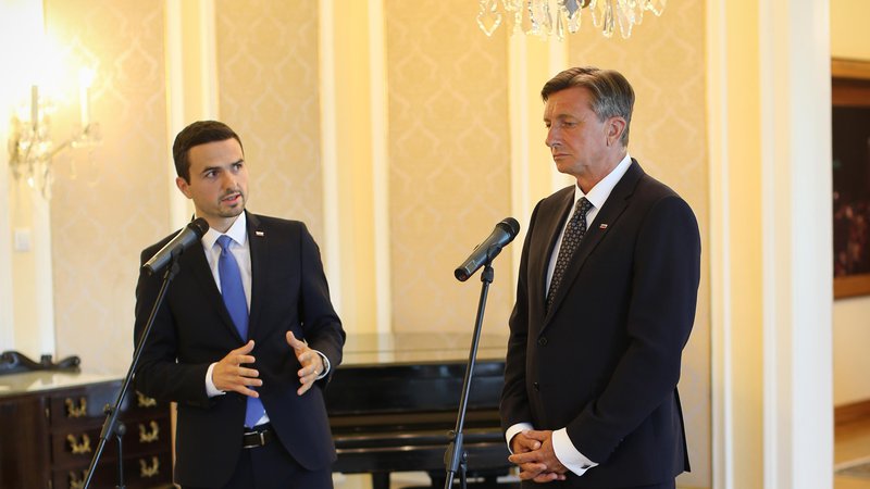 Fotografija: Pahor je napovedal, da bo pogovore z vodji poslanskih skupin o tem, kdo ima parlamentarno večino za sestavo vlade, opravil v ponedeljek in torek prihodnji teden. FOTO: Jure Eržen/Delo
