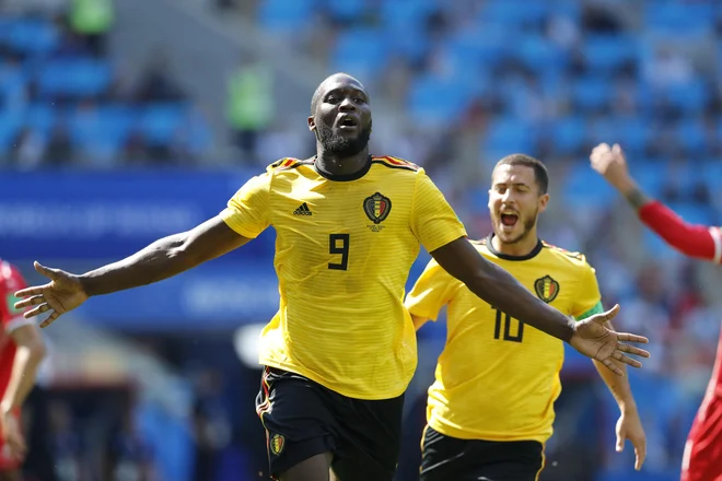 Belgium's Romelu Lukaku, center, and Belgium's Eden Hazard, center right, celebrate after Romelu Lukaku scored his side's second goal during the group G match between Belgium and Tunisia at the 2018 soccer World Cup in the Spartak Stadium in Moscow, Russia, Saturday, June 23, 2018. (AP Photo/Hassan Ammar) Foto Hassan Ammar Ap