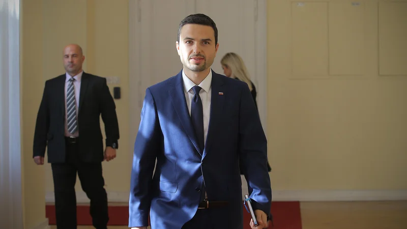 Fotografija: Po Toninovih besedah so v torek dobili bolj vsebinsko iniciativo, ne sicer predloga koalicijske pogodbe, pač pa so jih v LMŠ pozvali, da predlagajo ključne vsebinske točke. FOTO: Jože Suhadolnik/Delo