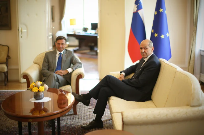 Če bi Janez Janša ugotovil, da vlade ne more sestaviti, lahko soglasje k mandatarstvu umakne. FOTO: Jure Eržen/Delo