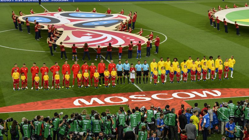 Fotografija: Vsi želijo na nogomet, vsi bi bili del spektakla, kakršen je bil tudi dvoboj med Srbijo in Brazilijo v Moskvi. Foto AFP