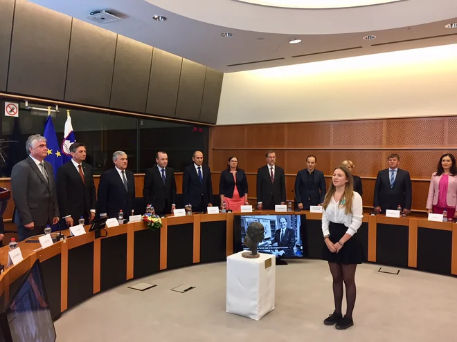 Slovesnosti v Bruslju sta se udeležila tudi Janez Janša in Borut Pahor. Sta se pogovarjala tudi o sestavljanju koalicije? FOTO: Peter Žerjavič