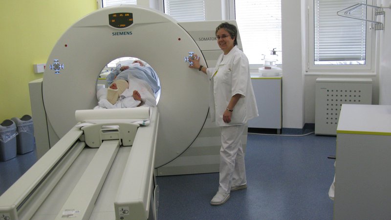 Fotografija: Računalniški tomograf v trboveljski bolnišnici. Foto Polona Malovrh.