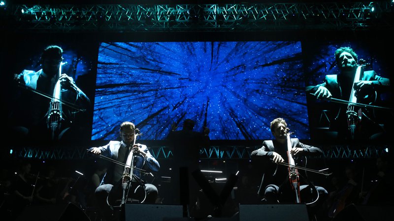 Fotografija: Lanski koncert 2Cellos v Stožicah. FOTO: Jure Eržen/Delo