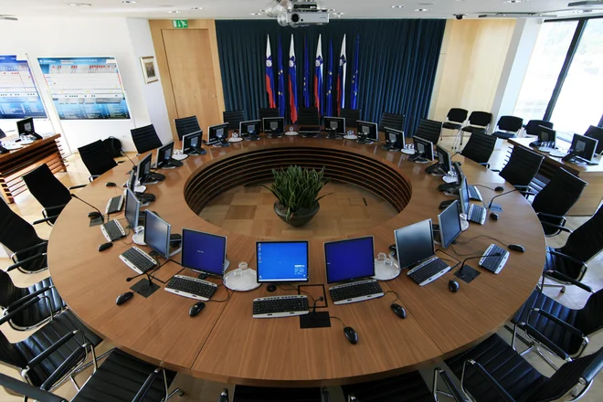 Vlada v odhodu bi v sodelovanju z novimi parlamentarnimi strankami lažje sprejela težke odločitve o privatizaciji NLB. FOTO: Uroš Hočevar/Delo