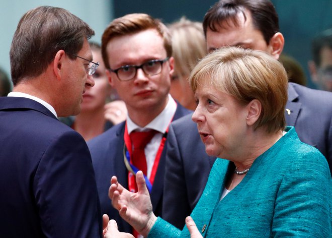 Angela Merkel v pogovorih z Mirom Cerarjem. FOTO: Francois Lenoir/Reuters
