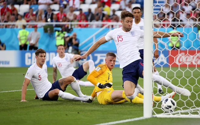Gary Cahill je preprečil vodstvo Belgije. Foto Marko Djurica/Reuters