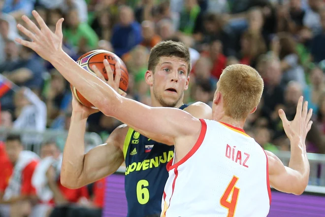 Slovence v nedeljo čaka še obračun s Črnogorci. FOTO: Tomi Lombar/Delo