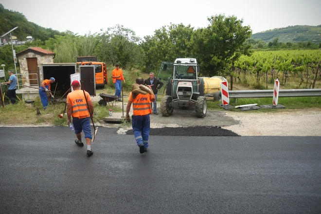 Najmanj so odsotni z dela zaposleni v gradbeništvu. FOTO: Jure Eržen/Delo