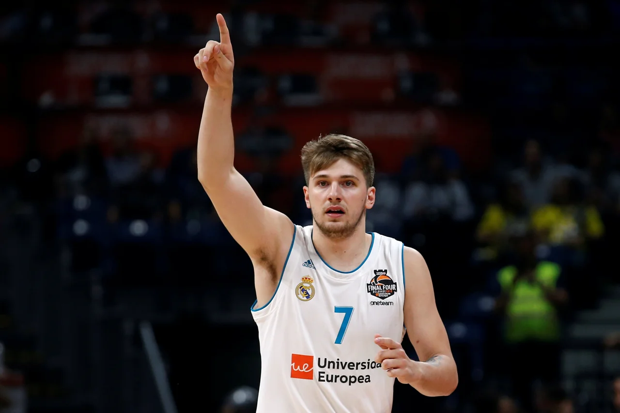 Fotografija: Verjemi v svoj koš, Luka, da ne boš samo blago, postavka v neki pogodbi, ki si jo podajajo od franšize do franšize. FOTO: Reuters
