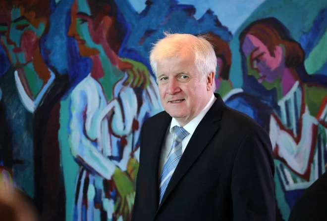 Za vsebino dogovorov, sprejetih na vrhu EU, bo odgovoren nemški notranji minister in predsednik CSU Horst Seehofer. FOTO: Reuters