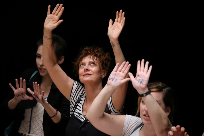 Igralka Susan Sarandon na protestu proti migrantski politiki. FOTO: Jonathan Ernst/Reuters
