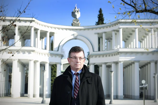 »Če želi torej občina vlagati v neko nepremičnino, jo mora imeti v svoji lasti in ne v najemu,« je poudaril direktor javnega podjetja Robert Martinčič. FOTO: Leon Vidic