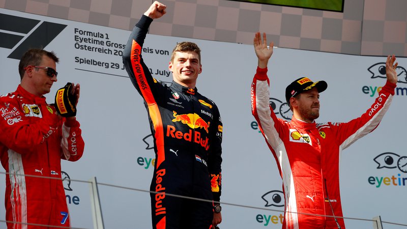 Fotografija: Ferrarijeva asa Kimi Räikkönen (levo) in Sebastian Vettel (desno) sta proti koncu velike nagrade Avstrije lovila Red Bullovega dirkača Maxa Verstappna, vendar ga nista ulovila. Foto Reuters