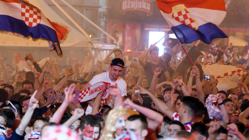 Fotografija: Hrvaški navijači so po zmagi ponoreli. FOTO: AFP