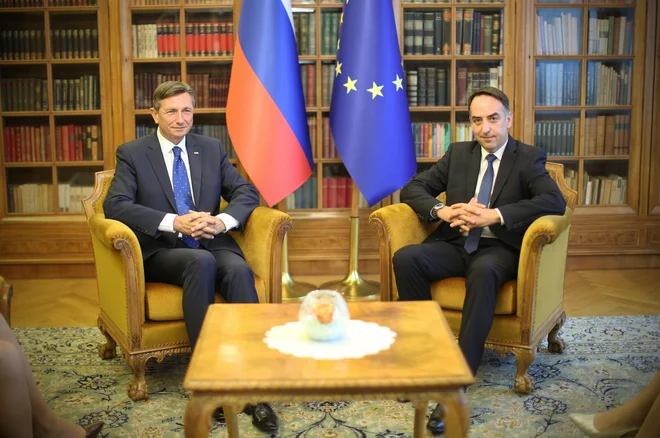 Predsednik Borut Pahor in Brane Golubović, vodja poslanske skupine LMŠ FOTO: Jure Eržen/Delo