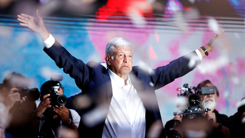 Fotografija: Mehičani verjamejo Obradorjevim napovedim o boju proti ­korupciji. FOTO: Reuters