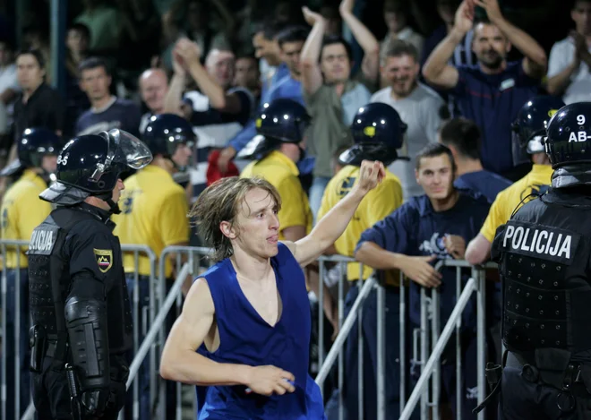 Luka Modrić je pred 11 leti blestel v dresu Dinama, ki se je proti Domžalam boril za uvrstitev v ligo prvakov. Foto Roman Šipić/Delo