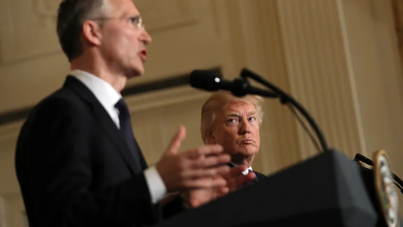 Fotografija: Generalni sekretar Nata Jens Stoltenberg na skupni tiskovni konferenci z Donaldom Trumpom aprila letos v Beli hiši FOTO: Reuters