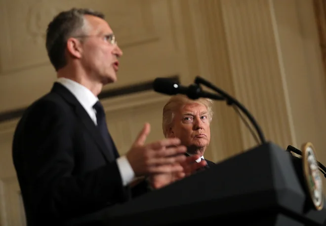 Generalni sekretar Nata Jens Stoltenberg na skupni tiskovni konferenci z Donaldom Trumpom aprila letos v Beli hiši FOTO: Reuters