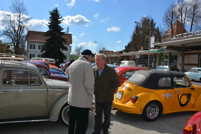 Starejši so lahko celo varnejši vozniki, nemalokrat pa sprožajo negodovanje ali celo nestrpnost drugih udeležencev v prometu. FOTO Bakal Oste
