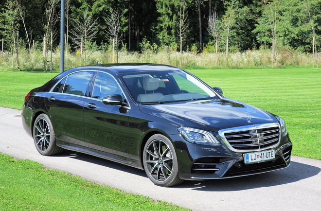Mercedes S je tisti avtomobil, ki z vsako generacijo predstavi največ novih pripomočkov. Nekateri med njimi so postali tudi del osnovne opreme (ABS, zračna blazina, ESP ...) v mnogo cenejših avtomobilih. FOTO: Bruno Kuzmin