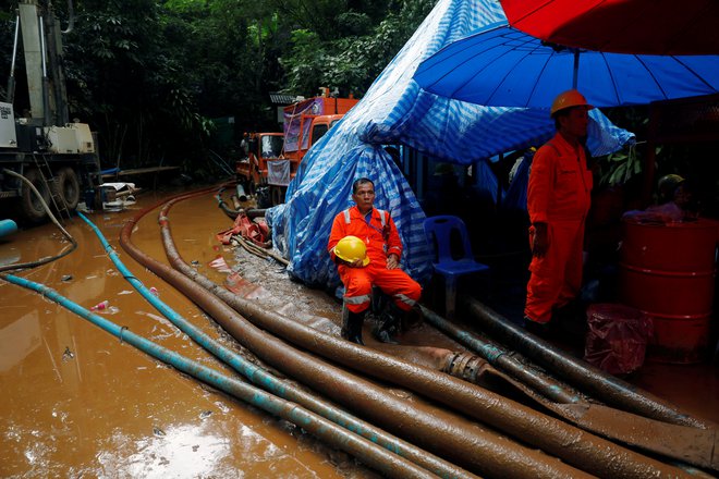 Reševanje ujetih tajskih dečkov bi lahko trajalo še mesece. Slovenski strokovnjak pravi, da obstajajo tri možnosti, nobena pa ne bo lahka. FOTO: Soe Zeya Tun/Reuters
