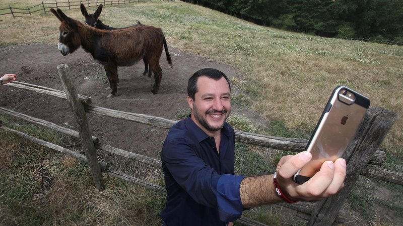 Fotografija: Ko je Salvini 2013. prevzel Ligo, je  imela rekordno nizko, podporo, zdaj je  prva politična sila v državi.
Foto AP