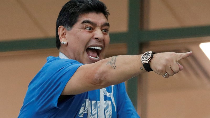 Fotografija: Diego Maradona enostavno ne more iz svoje kože. Foto Matthew Childs/Reuters