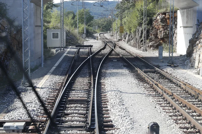 Začetek drugega tira na železniški progi Divača - Koper na postaji Divača. FOTO: Uroš Hočevar