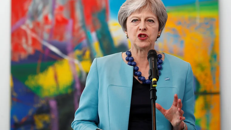 Fotografija: Theresa May: To, da sta bila novičoku v Veliki Britaniji izpostavljena še dva človeka, je zelo skrb zbujajoče. FOTO Reuters
