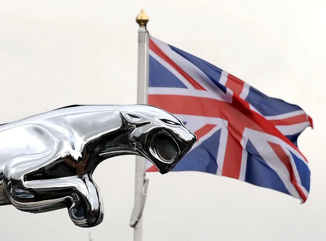 Največji britanski proizvajalec avtomobilov Jaguar Land Rover je posvaril pred slabostmi, ki bi jih lahko prinesel brexit. FOTO: AFP