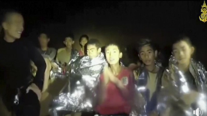 Fotografija: Najstniki so ujeti v jami že od 23. junija. FOTO: AP
 