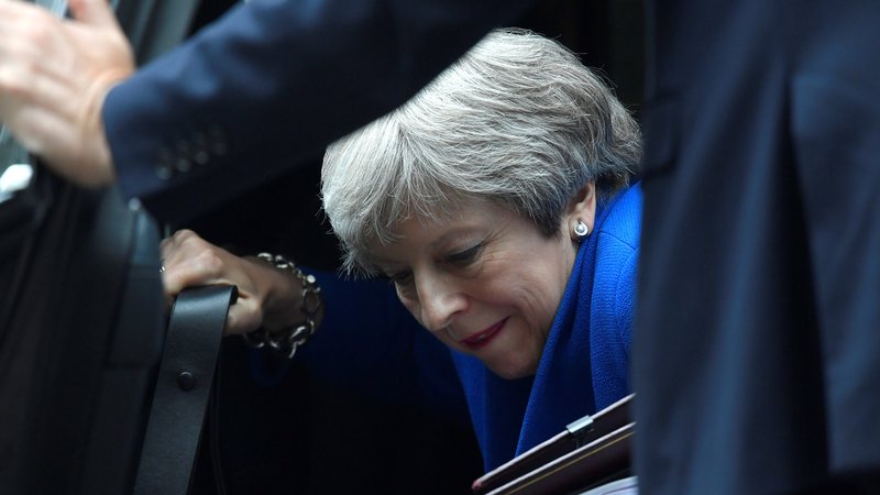 Fotografija: Britansko premierko Thereso May čaka naporen dan s svojimi ministri. FOTO: Reuters/Toby Melville