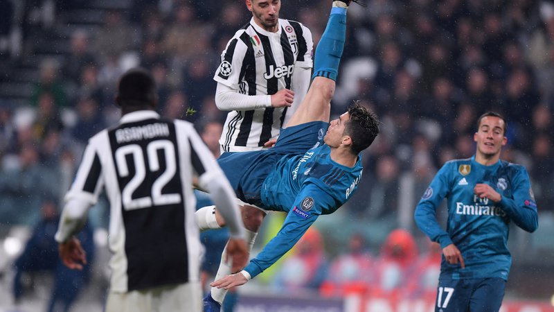 Fotografija: Cristiano Ronaldo je na poti v Torino, kjer ga spoštujejo navijači Juventusa, čeprav je italijanskemu velikanu v zadnjih petih sezonah nasul kar 10 golov.
Foto Reuters