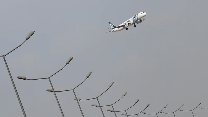 Fotografija: Letalo družbe EgyptAir. FOTO: Amr Addullah Dalsh/Reuters