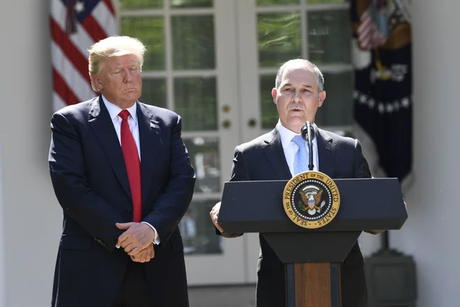 Ker je Scott veljal za enega najučinkovitejših članov Trumpove administracije, mu je predsednik zelo dolgo gledal skozi prste. FOTO: Saul Loeb/Afp