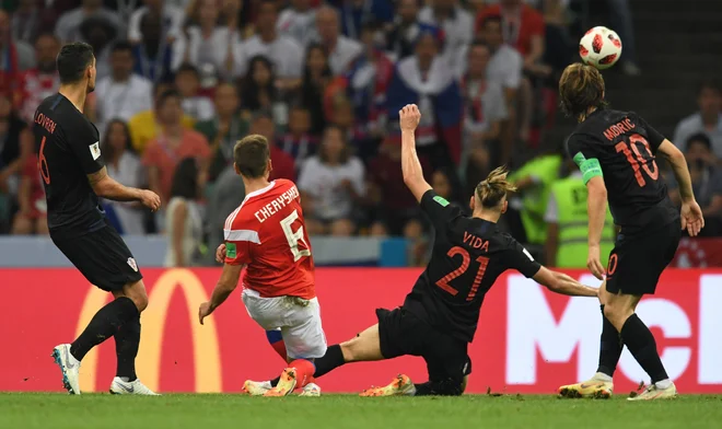 Denis Čerišev je mojstrsko načel hrvaško mrežo. Foto Kiril Kudrjavcev/AFP