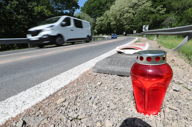 Težke intervencije lahko na reševalce vplivajo zelo stresno. FOTO: Dejan Javornik