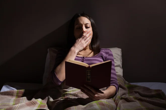 »Tema in svetloba sta povezani z našim spanjem, pri katerem sicer še nimamo jasnega odgovora, zakaj sploh moramo spati. Vemo pa, kaj se zgodi, če ne spimo.« FOTO: Getty Images/iStockphoto